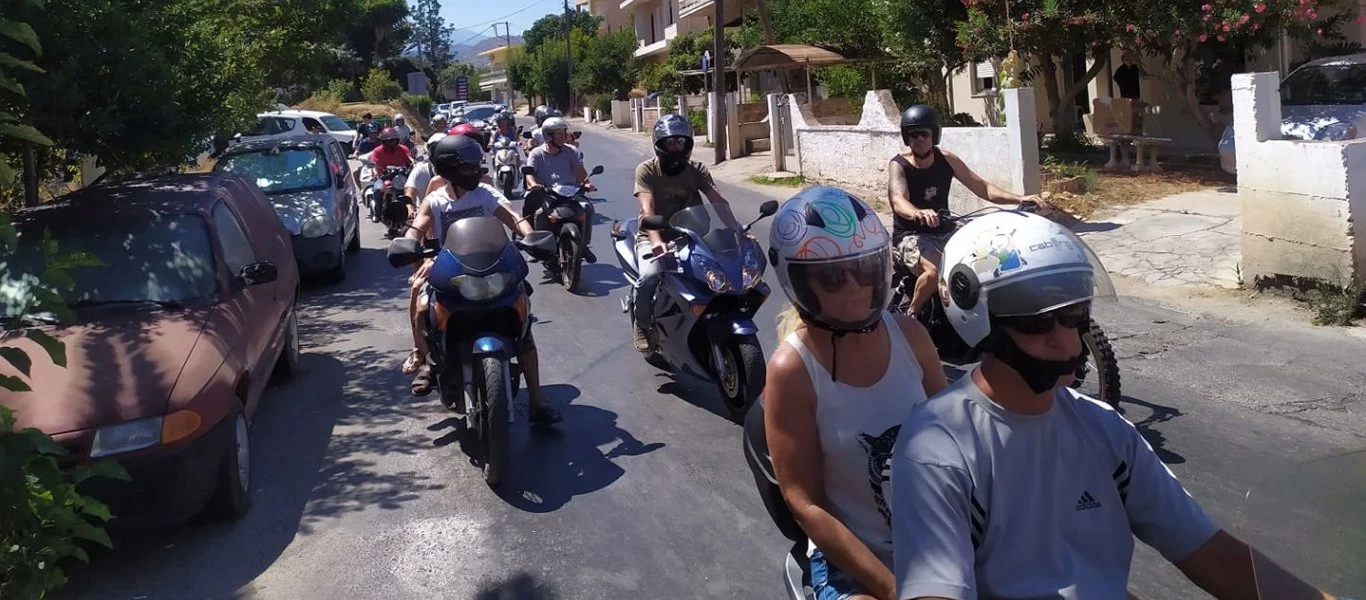 Κρήτη: Μηχανοκίνητη πορεία εναντίον των περιοριστικών μέτρων για τον κορωνοϊό (βίντεο)